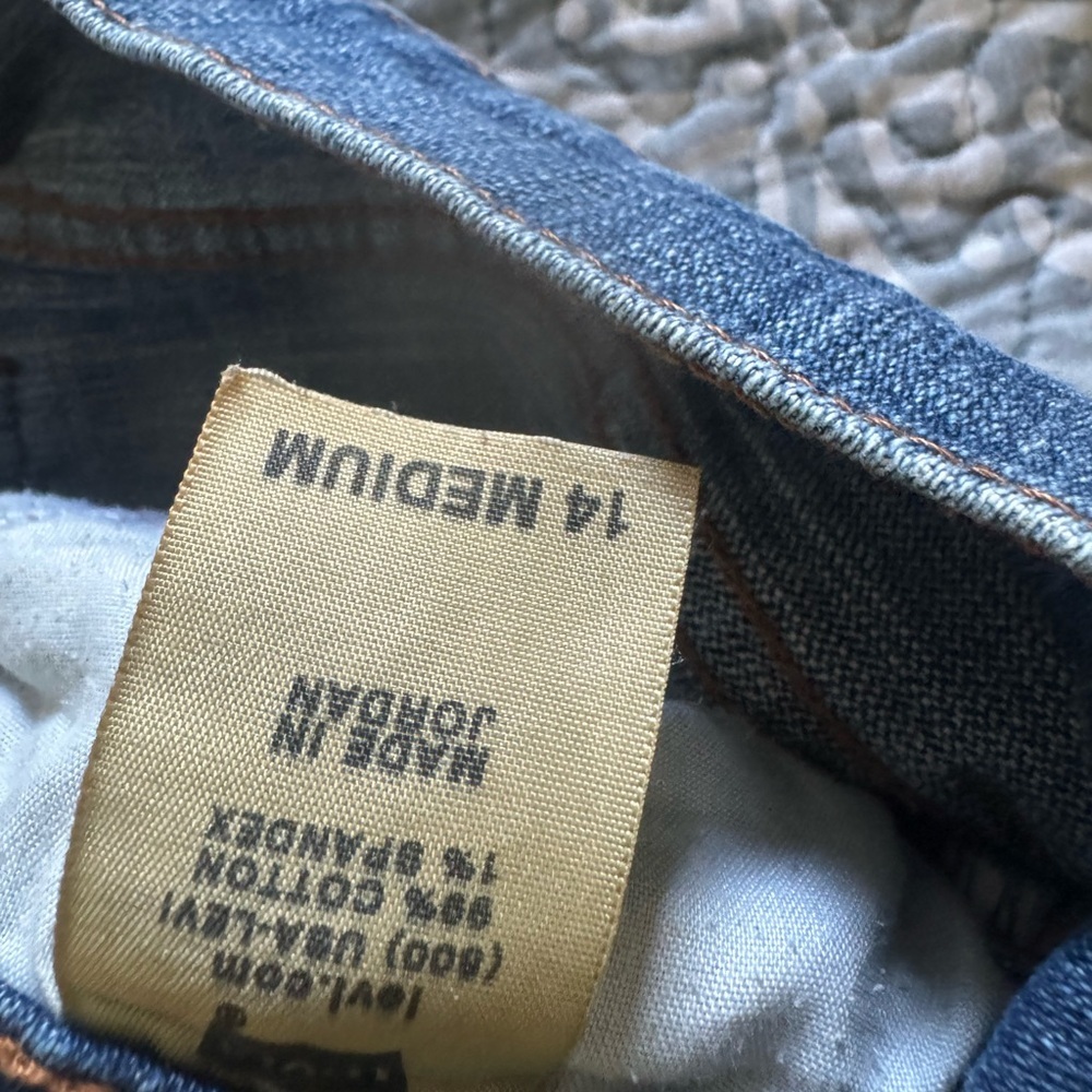 Levi is 505 jeans size 14 medium. Straight leg. - Picture 3 of 5